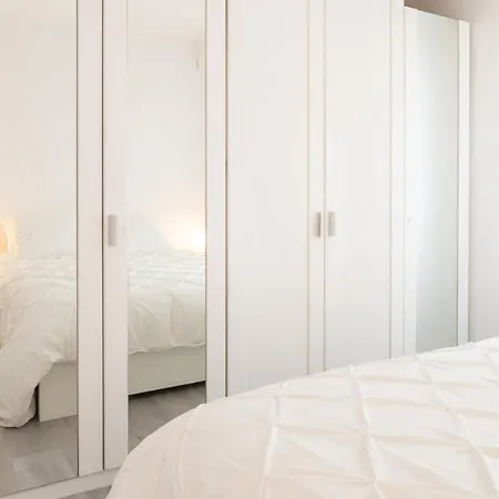 Al Lado De La Romareda Saragoça