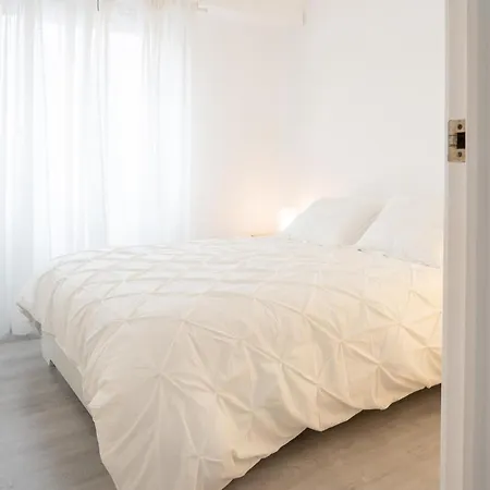 Al Lado De La Romareda Saragoça