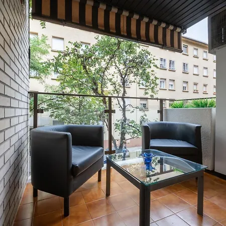 Al Lado De La Romareda