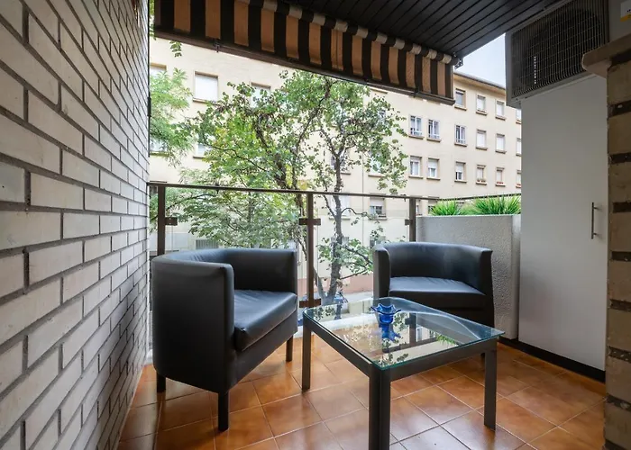 Al Lado De La Romareda